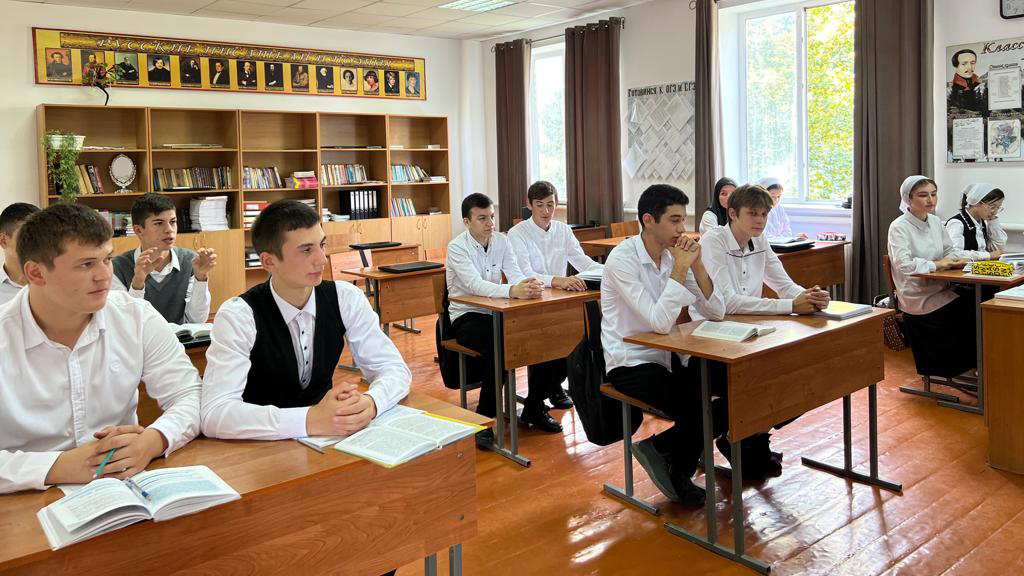 ТИК Шелковского района провела классный час с будущими избирателями