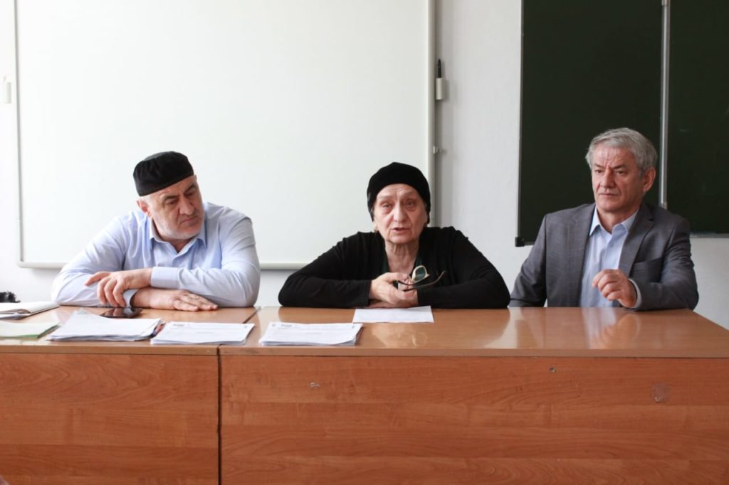 ТИК Ахматовского района провела классный час для будущих избирателей СОШ № 38 г. Грозного